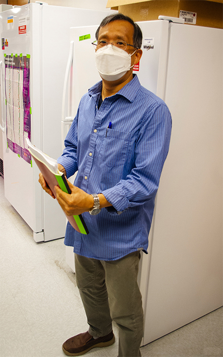 Nadakuduti Lab team member and biological scientist, Dr. Keun Ho, UF/IFAS photo by Alex J. Lopez